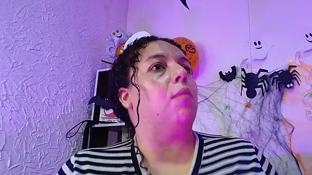 Snapshot of Natasha_Amber chatting on 10/30/25, 12:39 Natasha Amber online show from 10/30/25, 12:39