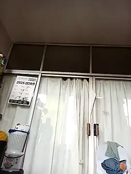 Snapshot of dzicky33 chatting on 10/29/25, 10:17 dzicky33 online show from 10/29/25, 10:17