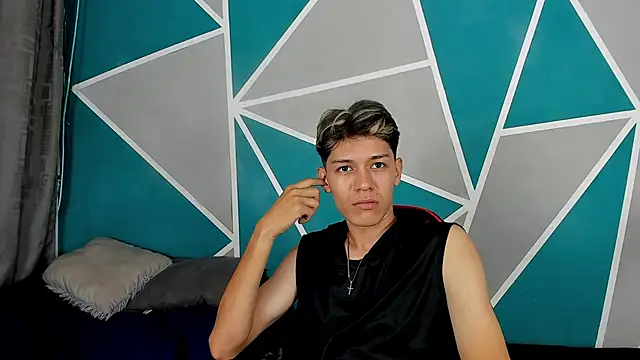 Snapshot of Andrew_ledman chatting on 10/30/25, 11:44 Andrew ledman online show from 10/30/25, 11:44