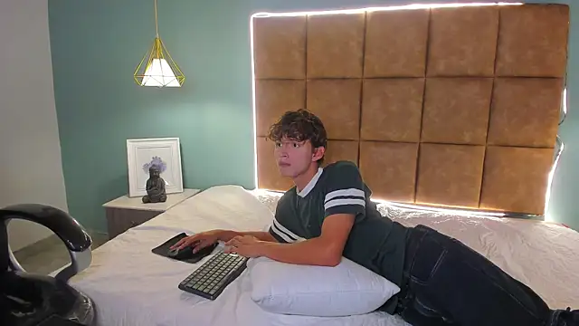 NicolasFerrer18 online show from 11/09/25, 07:34