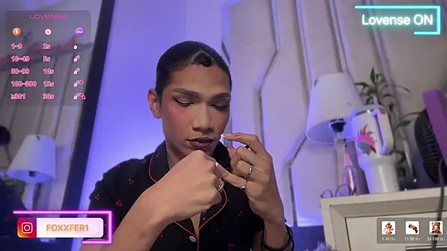 Snapshot of FernandaFox_ chatting on 06/15/26, 02:03 FernandaFox online show from 06/15/26, 02:03