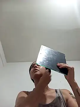 Coralpetite online show from 11/10/25, 10:09