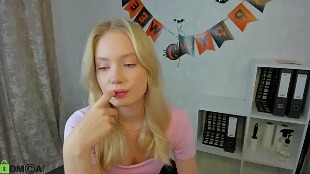 Snapshot of Melanie_Ryer chatting on 10/29/25, 01:19 Melanie Ryer online show from 10/29/25, 01:19