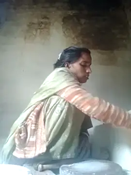 Snapshot of Anju_setty chatting on 12/19/25, 04:08 Anju setty online show from 12/19/25, 04:08