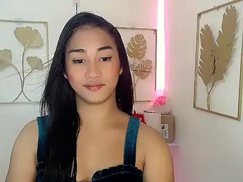 Gorgeousnicole  online show from 10/28/25, 12:52