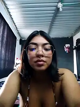 Snapshot of Rebeca_ramos chatting on 11/07/25, 08:09 Rebeca ramos online show from 11/07/25, 08:09