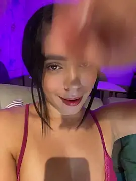 Snapshot of Sara-215 chatting on 05/28/26, 04:10 Sara-215 online show from 05/28/26, 04:10