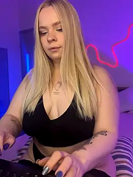 LisaCandy1 online show from 12/03/25, 04:38