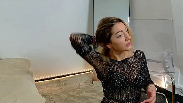 Ammelia  online show from 11/03/25, 06:36