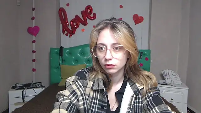 TracyLll online show from 02/01/26, 06:12