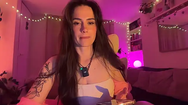SpicyLunaaa online show from 05/08/26, 10:26
