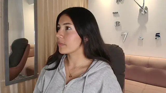 KamyGlam online show from 04/09/26, 08:03