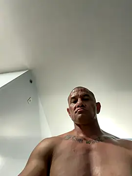 Snapshot of HighonTee chatting on 10/28/25, 07:05 HighonTee online show from 10/28/25, 07:05