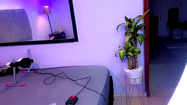 Flor Gil online show from 11/12/25, 03:18