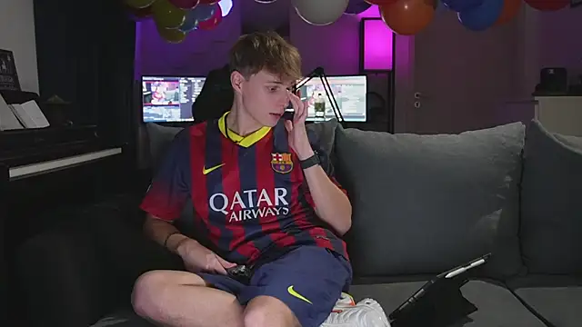 Snapshot of InnocentGuysOF chatting on 11/08/25, 07:23 InnocentGuysOF online show from 11/08/25, 07:23