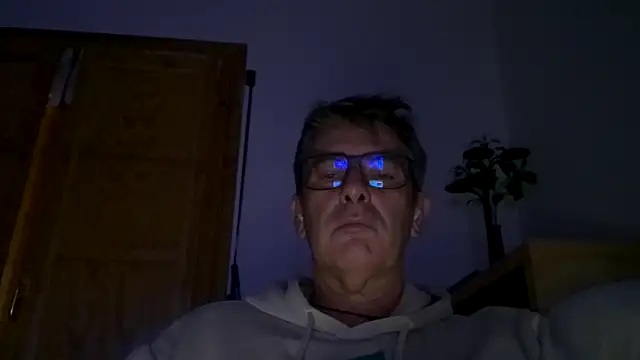 Snapshot of miangelpt chatting on 10/28/25, 09:28 miangelpt online show from 10/28/25, 09:28