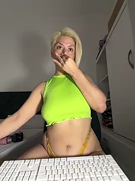 Romy-R-O online show from 12/16/25, 01:38