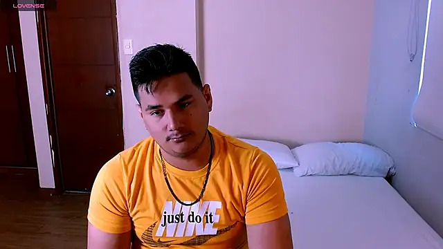 Snapshot of KingMoreno1 chatting on 10/30/25, 01:01 KingMoreno1 online show from 10/30/25, 01:01