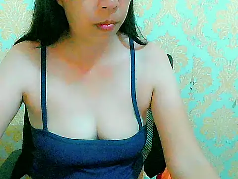 Snapshot of nhicole4u chatting on 10/30/25, 02:51 nhicole4u online show from 10/30/25, 02:51