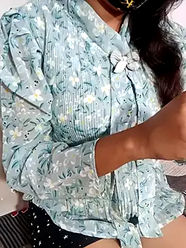 Snapshot of Manisha_is-Live chatting on 11/01/25, 05:04 Manisha is-Live online show from 11/01/25, 05:04