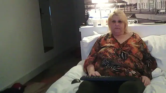 Sylviastar46 online show from 12/17/25, 05:52