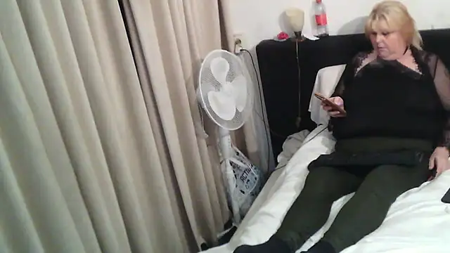 Sylviastar46 online show from 12/18/25, 06:47