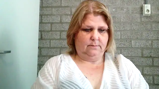 Sylviastar46 online show from 03/03/26, 09:37