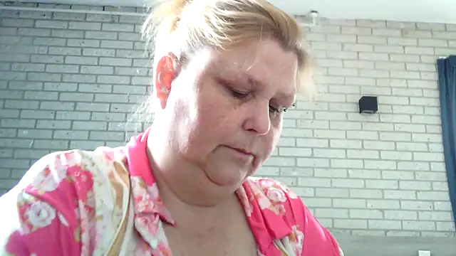 Sylviastar46 online show from 04/18/26, 08:07