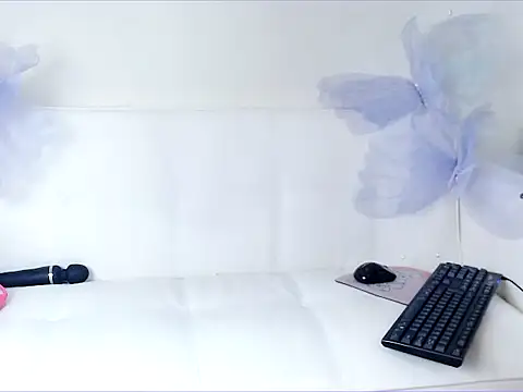 Snapshot of Luna_loveU chatting on 01/16/26, 04:11 Luna loveU online show from 01/16/26, 04:11