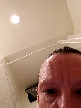 Karebearz1 online show from 04/25/26, 05:10