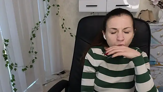 Ulyanix online show from 04/22/26, 04:04