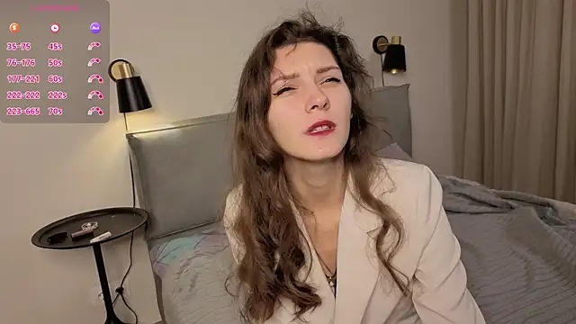 LauraYoungg online show from 11/12/25, 08:41