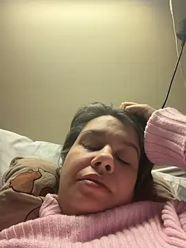 Carolineisback online show from 03/04/26, 05:08