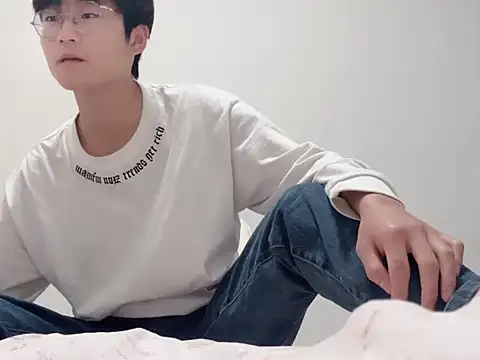 Snapshot of qianxin2007 chatting on 11/04/25, 12:37 qianxin2007 online show from 11/04/25, 12:37