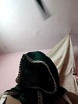 Snapshot of pujapujarrrr chatting on 10/30/25, 08:42 pujapujarrrr online show from 10/30/25, 08:42