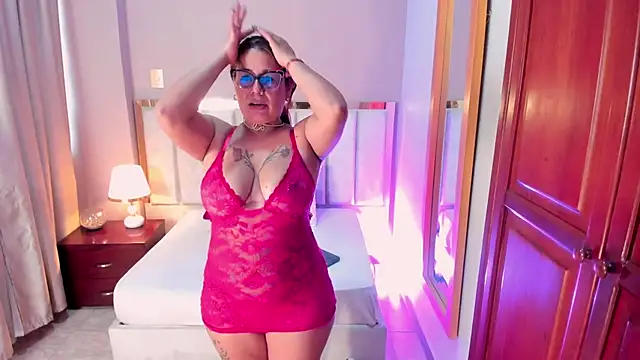 HannaaWells online show from 12/17/25, 04:02