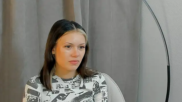 Snapshot of BrandiFraise chatting on 10/30/25, 01:45 BrandiFraise online show from 10/30/25, 01:45