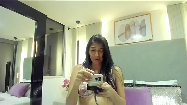 Snapshot of BrigitteVons chatting on 06/06/26, 03:44 BrigitteVons online show from 06/06/26, 03:44