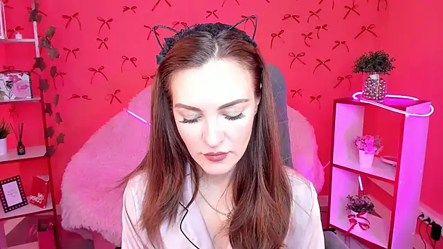 Snapshot of EdnaThomus chatting on 11/15/25, 09:28 EdnaThomus online show from 11/15/25, 09:28