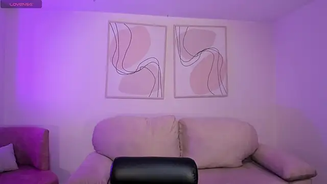 Snapshot of BellaConnorX chatting on 05/14/26, 03:35 BellaConnorX online show from 05/14/26, 03:35