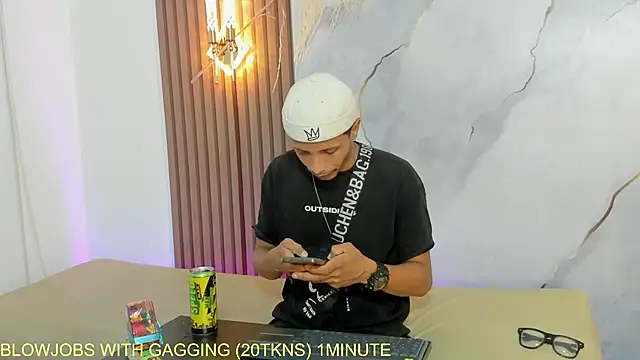 Snapshot of DamianandEva chatting on 05/01/26, 12:43 DamianandEva online show from 05/01/26, 12:43