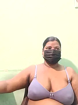Snapshot of tamil_Nithya_J chatting on 05/01/26, 01:05 tamil Nithya J online show from 05/01/26, 01:05