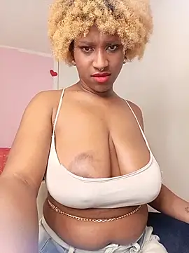 EvonyFoxxx online show from 05/05/26, 04:09