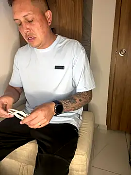 NathanielLux29 online show from 11/13/25, 11:03