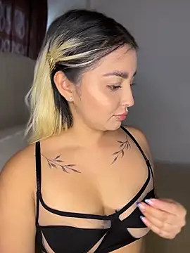 Elina Hills online show from 04/15/26, 07:58