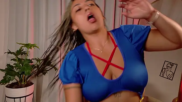 Zara Nova online show from 02/16/26, 12:29