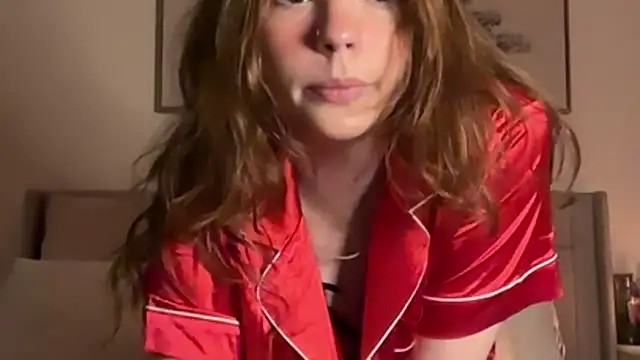 juliaraee online show from 12/15/25, 03:44