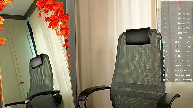 tinyanie online show from 11/29/25, 06:27