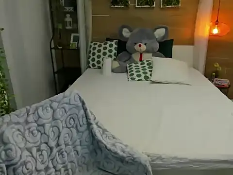 OhLadyPlease online show from 11/30/25, 06:28