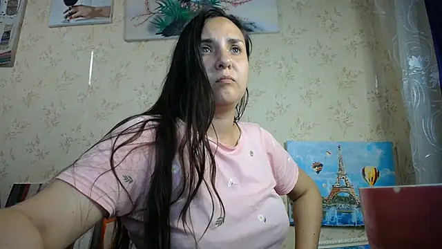 Snapshot of VoulezVous_Angel chatting on 06/08/26, 04:18 VoulezVous Angel online show from 06/08/26, 04:18